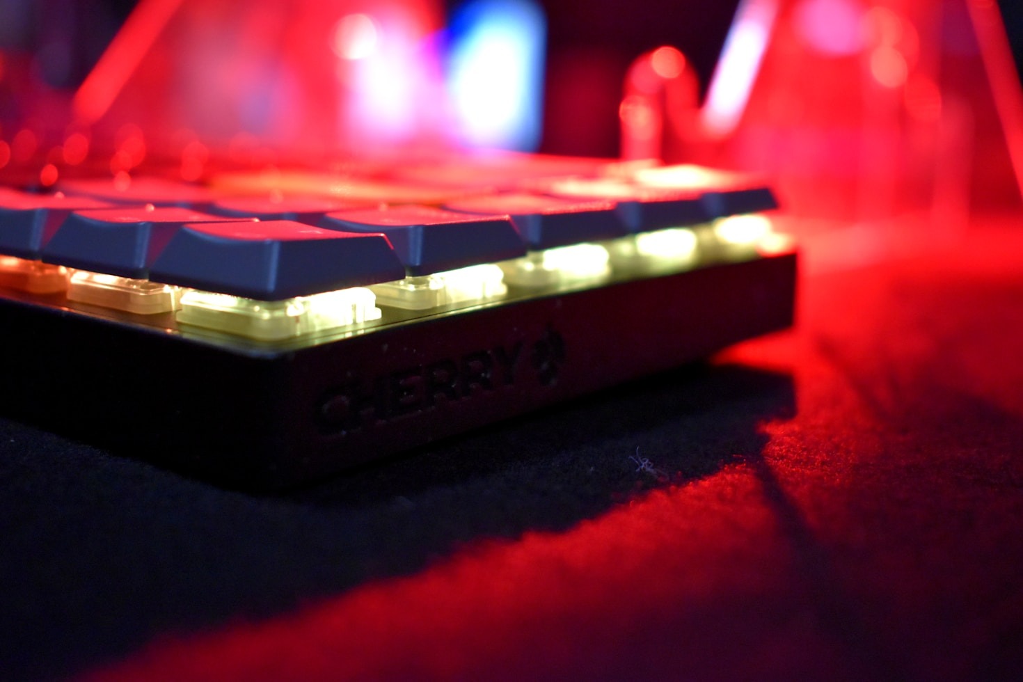 Jak wybrać idealne biurko do gamingu?